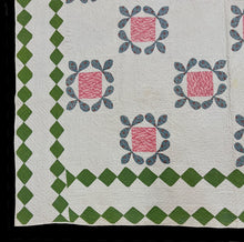 Load image into Gallery viewer, Honey Bee Quilt