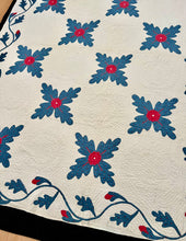 Load image into Gallery viewer, Oak Leaf Applique Quilt