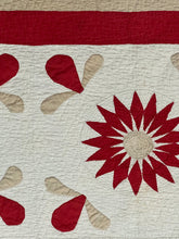 Load image into Gallery viewer, Sunflower Quilt
