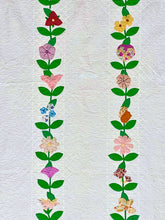 Load image into Gallery viewer, "Magic Vine" Quilt