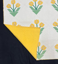 Load image into Gallery viewer, Tulips Quilt