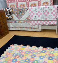 Load image into Gallery viewer, Honeycomb Quilt