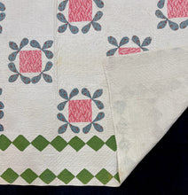 Load image into Gallery viewer, Honey Bee Quilt