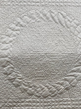 Load image into Gallery viewer, Coxcomb Quilt