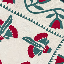 Load image into Gallery viewer, Coxcomb Quilt