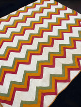 Load image into Gallery viewer, Zig Zag Quilt