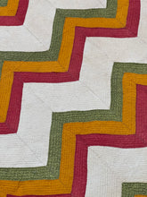 Load image into Gallery viewer, Zig Zag Quilt