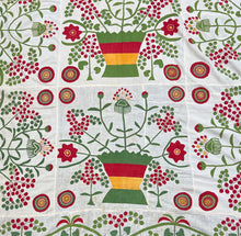 Load image into Gallery viewer, Pots of Flowers Summer Quilt