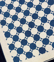 Load image into Gallery viewer, Snowball Quilt