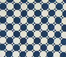 Load image into Gallery viewer, Snowball Quilt