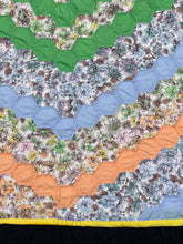 Load image into Gallery viewer, Hexagon Medallion Quilt
