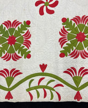 Load image into Gallery viewer, Christmas Cactus Applique Quilt
