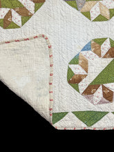 Load image into Gallery viewer, Carpenters Wheel Quilt, Variation