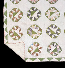 Load image into Gallery viewer, Carpenters Wheel Quilt, Variation