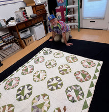 Load image into Gallery viewer, Carpenters Wheel Quilt, Variation