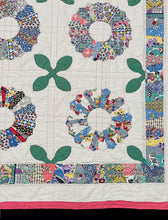 Load image into Gallery viewer, Dresden Plate Quilt
