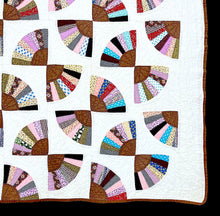 Load image into Gallery viewer, Grandmother&#39;s Fan Quilt
