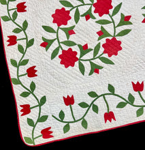 Load image into Gallery viewer, President's Wreath Quilt
