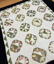 Load image into Gallery viewer, Carpenters Wheel Quilt, Variation
