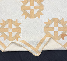 Load image into Gallery viewer, Carpenter's Wheel Variant Quilt
