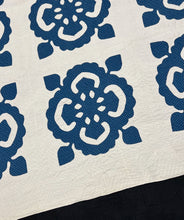 Load image into Gallery viewer, Fleur de Lys (variant) Quilt

