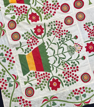 Load image into Gallery viewer, Pots of Flowers Summer Quilt
