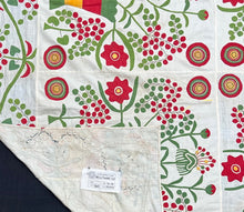 Load image into Gallery viewer, Pots of Flowers Summer Quilt
