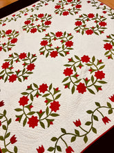 Load image into Gallery viewer, President's Wreath Quilt
