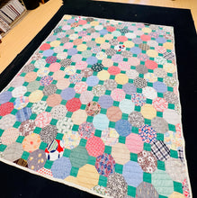 Load image into Gallery viewer, Hexagons Quilt
