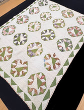 Load image into Gallery viewer, Carpenters Wheel Quilt, Variation
