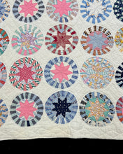 Load image into Gallery viewer, Star Ring Quilt
